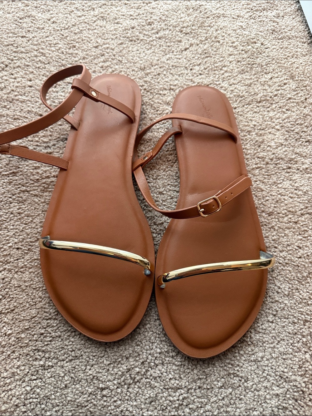 Minimalist sandals